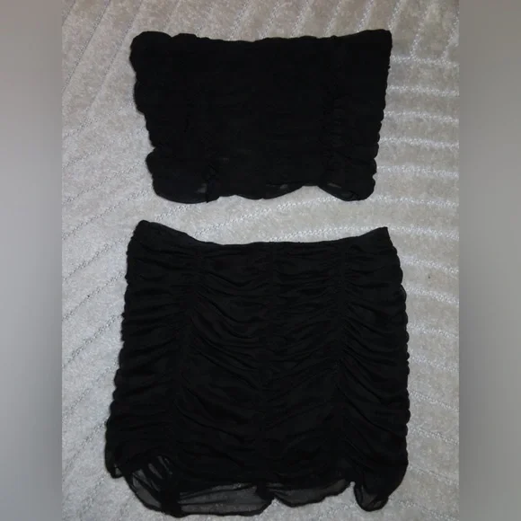 Black Ruffle Set - Picture 2 of 2